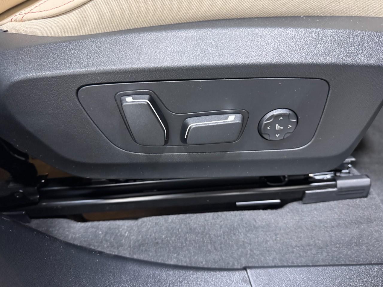 BMW X3 Vehicle Full-screen Gallery Image 20