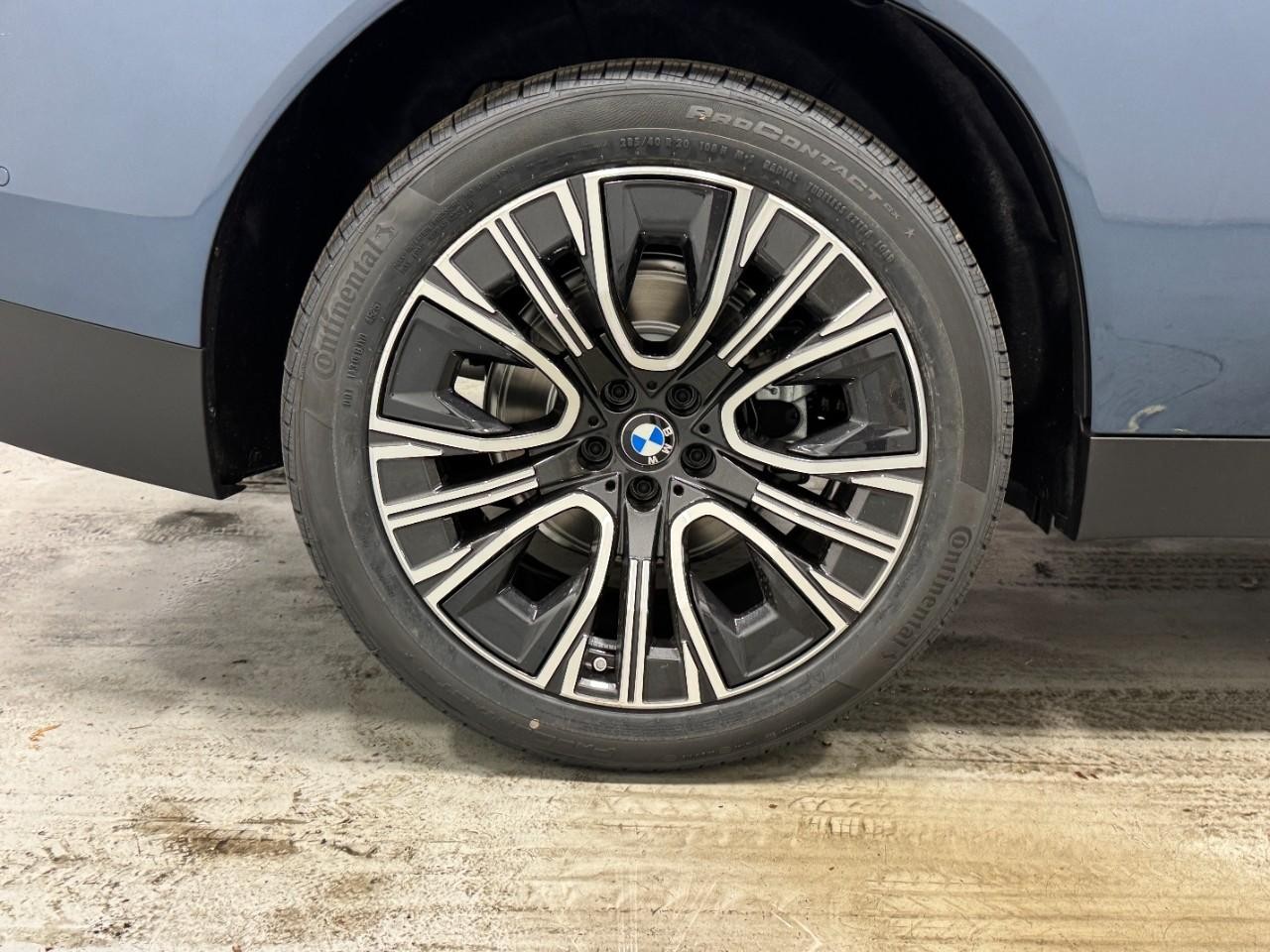 BMW X3 Vehicle Full-screen Gallery Image 5