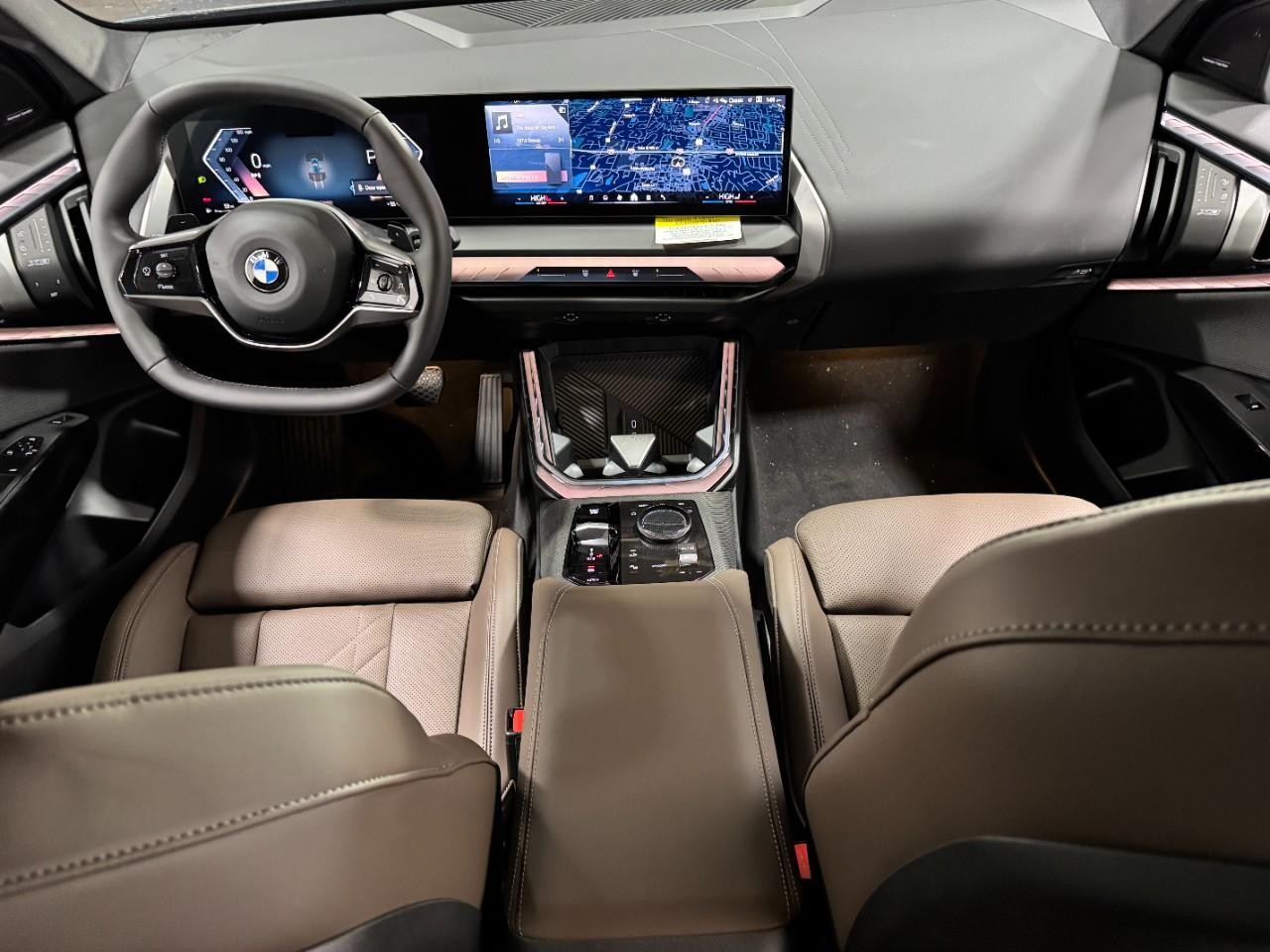 BMW X3 Vehicle Full-screen Gallery Image 12