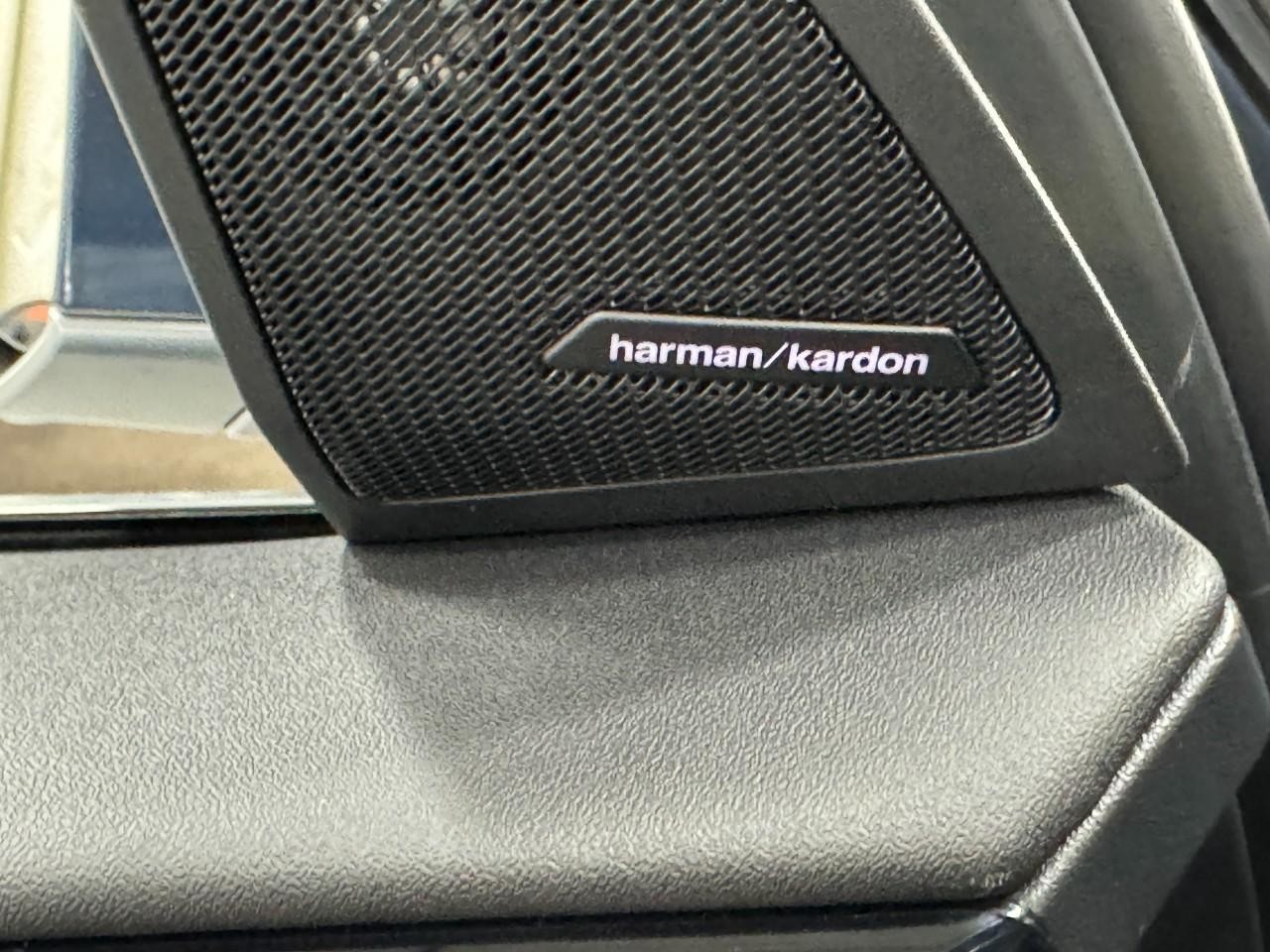 BMW X3 Vehicle Full-screen Gallery Image 22