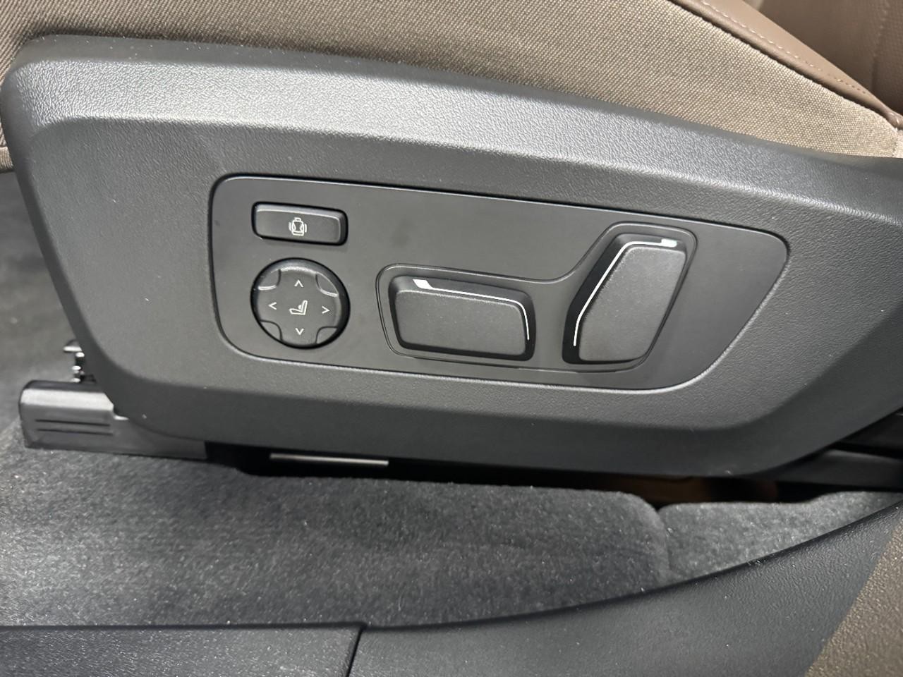 BMW X3 Vehicle Full-screen Gallery Image 27