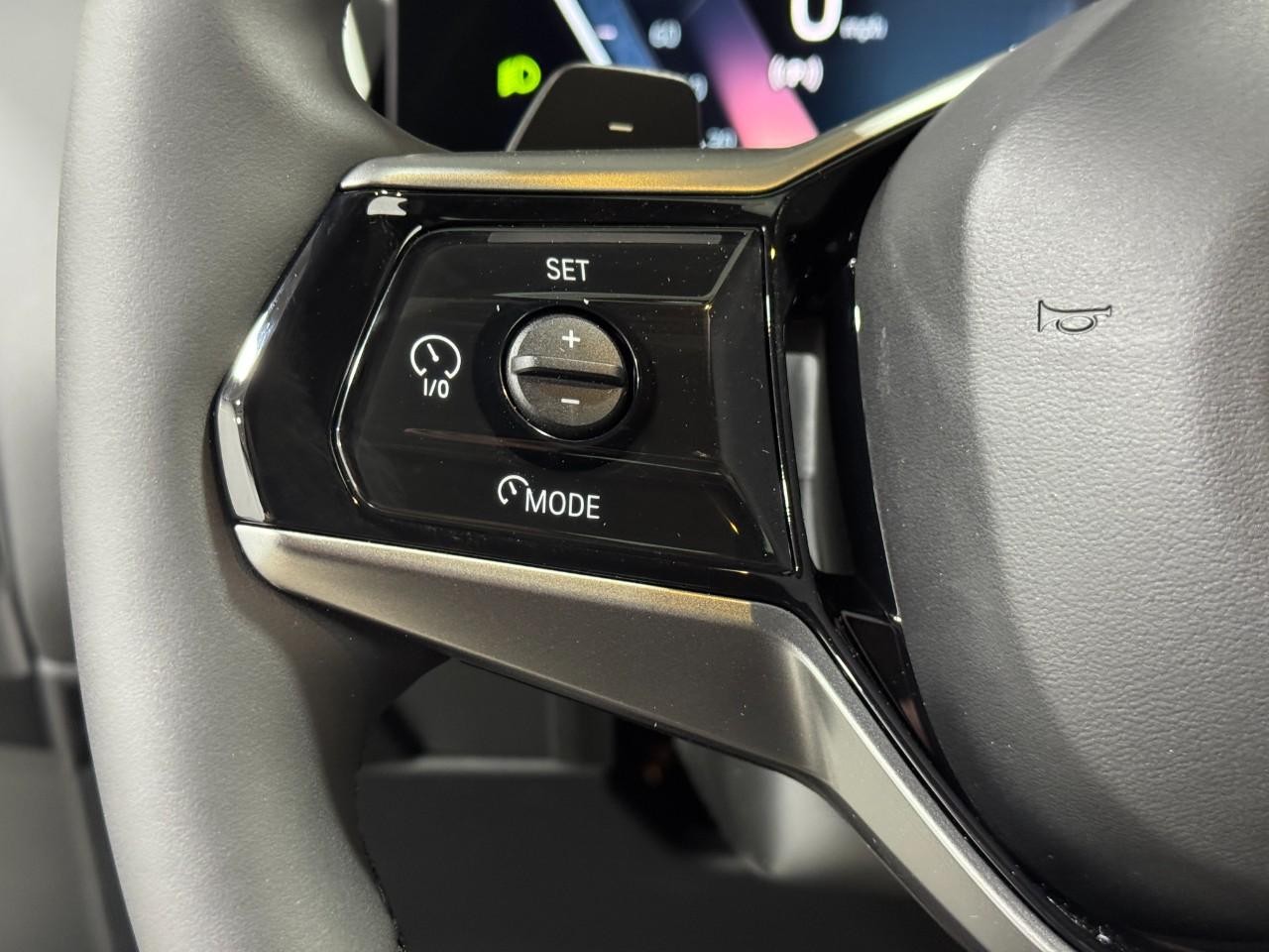 BMW X3 Vehicle Full-screen Gallery Image 28