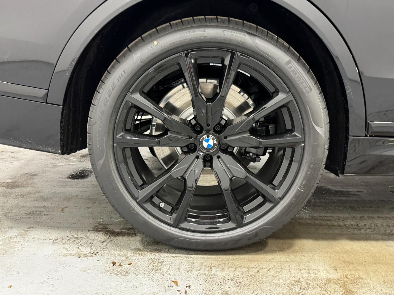 BMW X7 Vehicle Full-screen Gallery Image 5