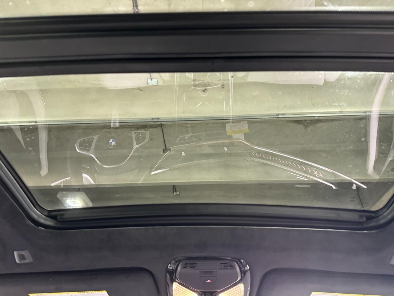 BMW X7 Vehicle Full-screen Gallery Image 14