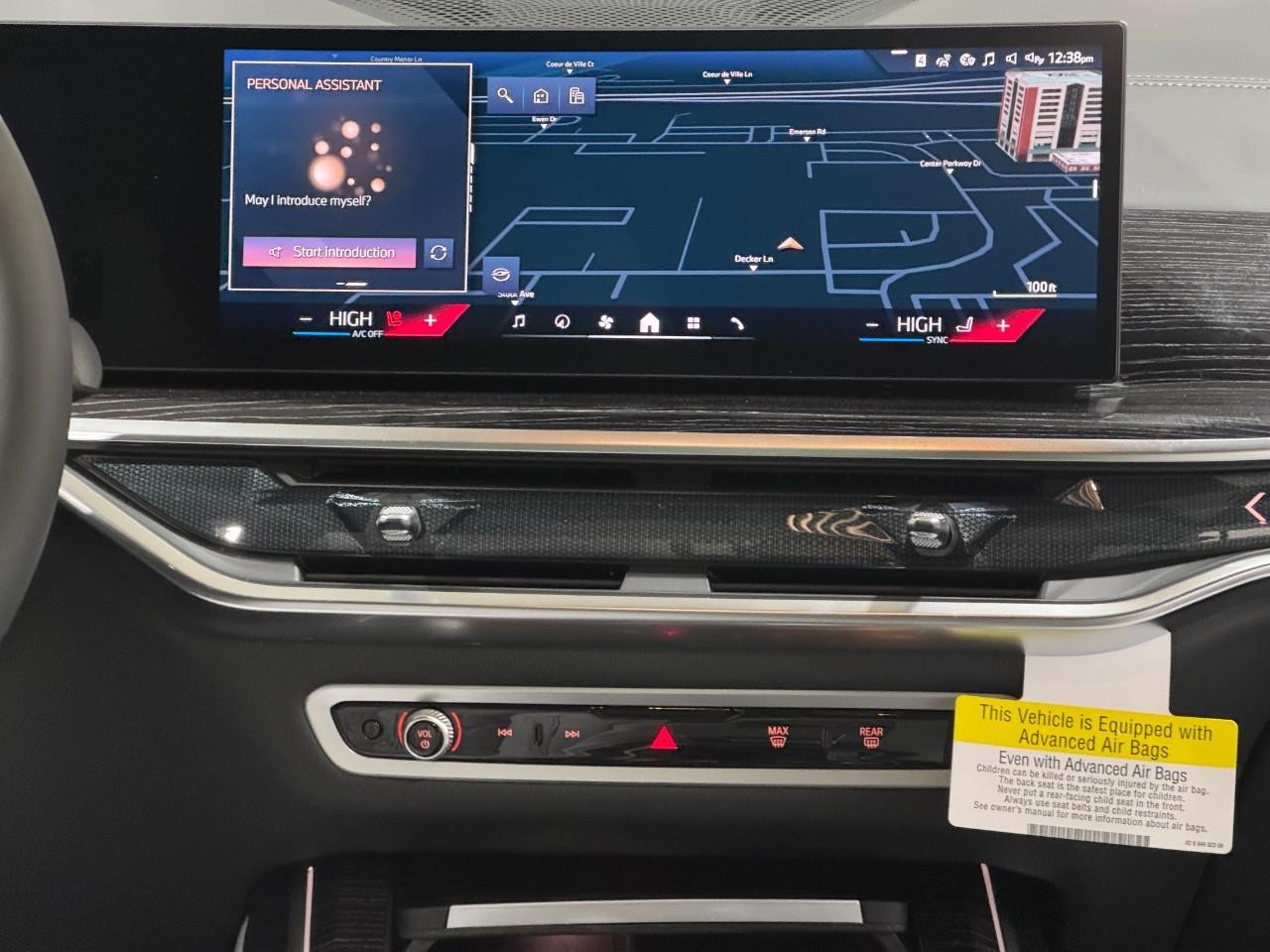 BMW X7 Vehicle Full-screen Gallery Image 17