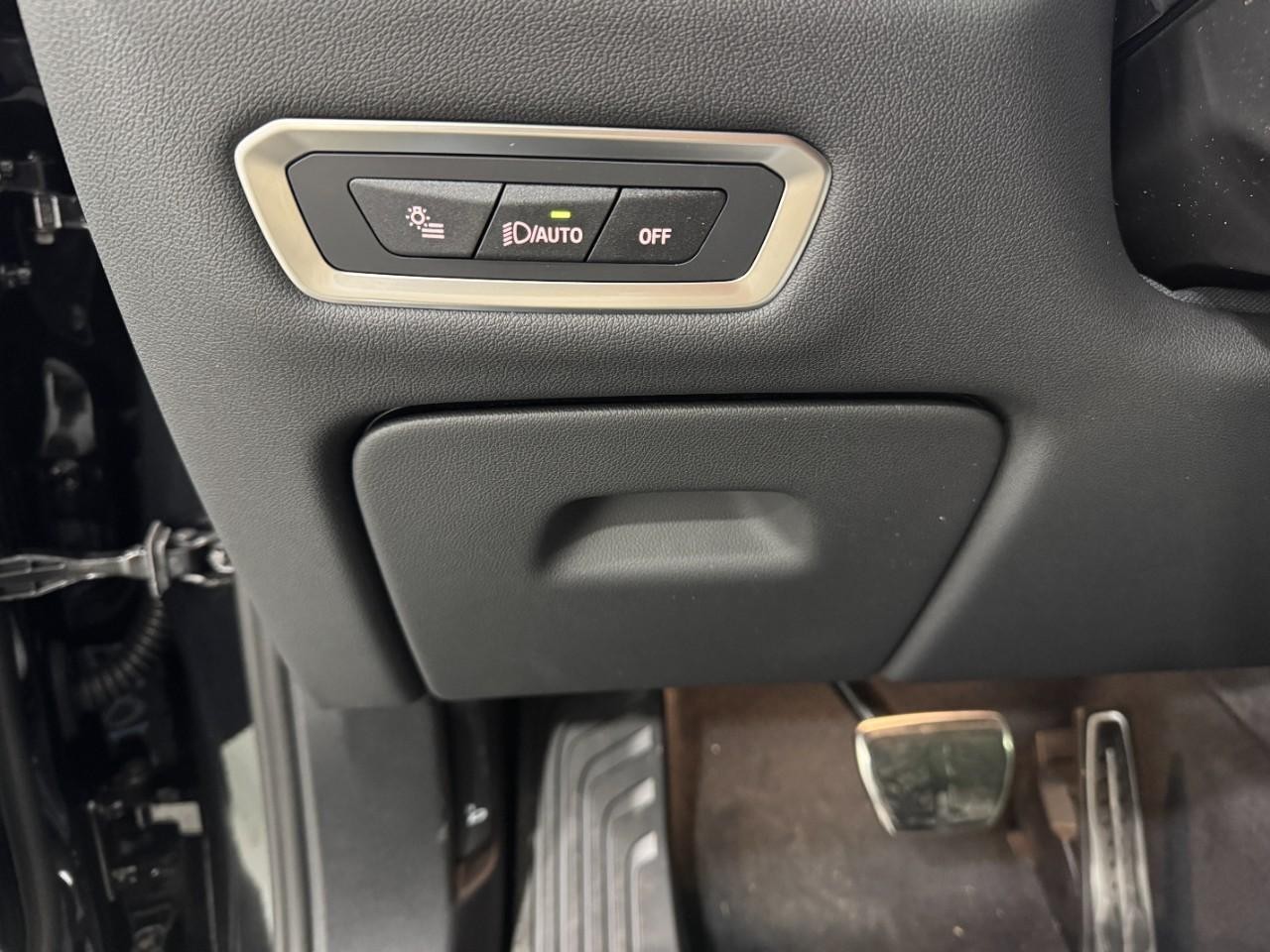 BMW X7 Vehicle Full-screen Gallery Image 33