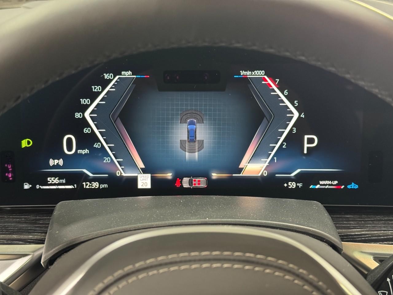 BMW X7 Vehicle Full-screen Gallery Image 36