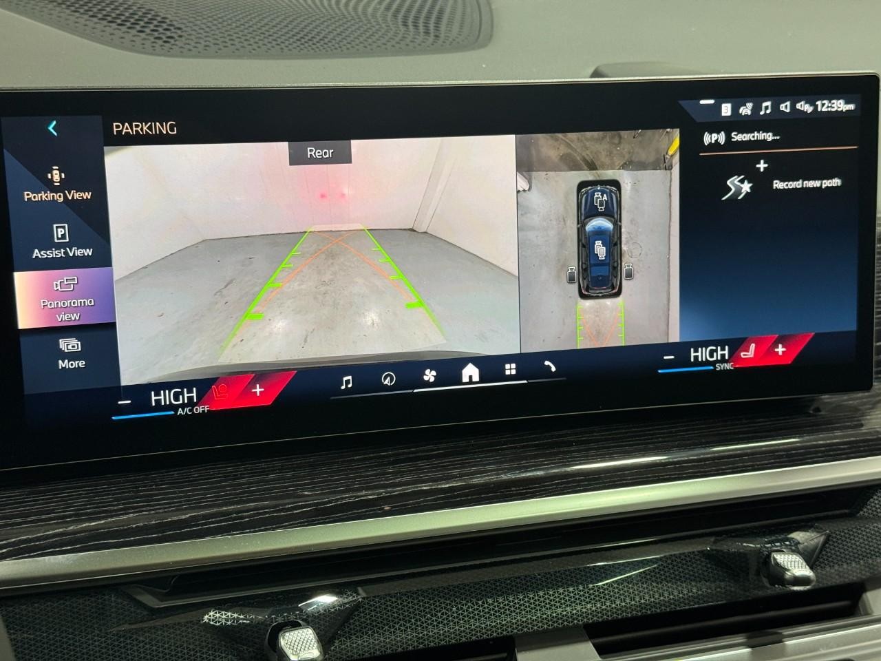 BMW X7 Vehicle Full-screen Gallery Image 37