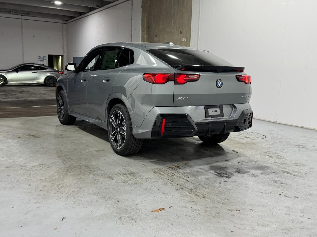 BMW X2 Vehicle Full-screen Gallery Image 3
