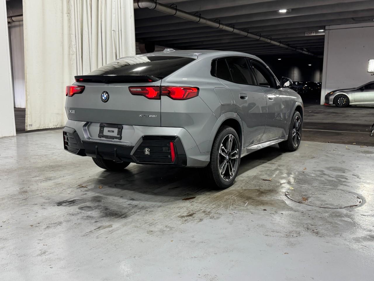 BMW X2 Vehicle Full-screen Gallery Image 4
