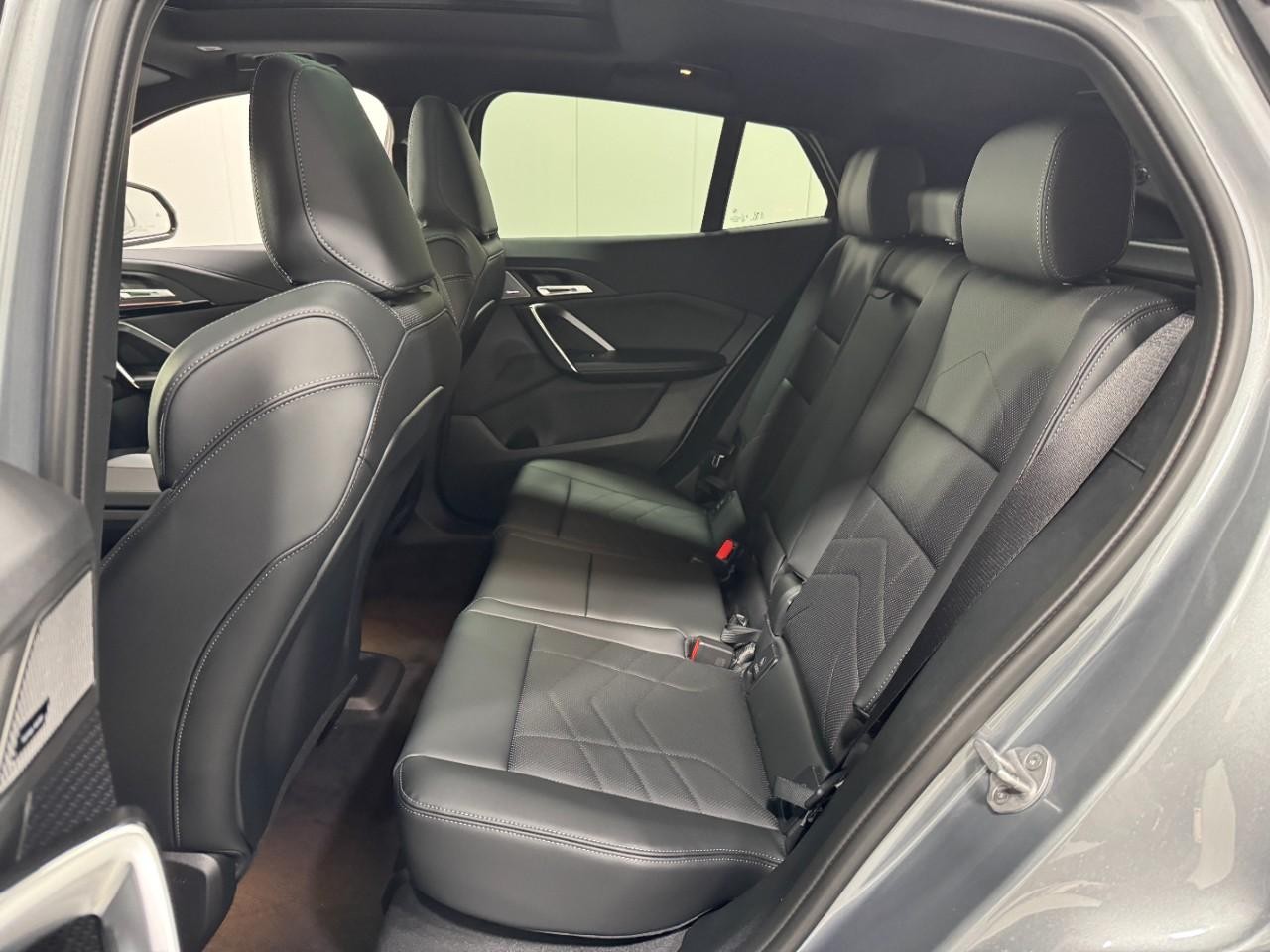 BMW X2 Vehicle Full-screen Gallery Image 8