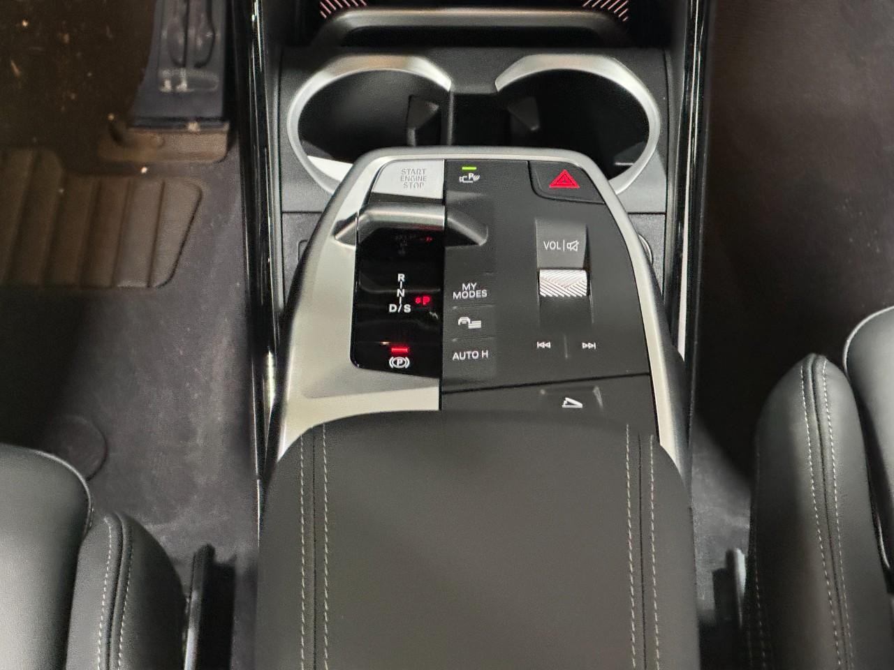 BMW X2 Vehicle Full-screen Gallery Image 15