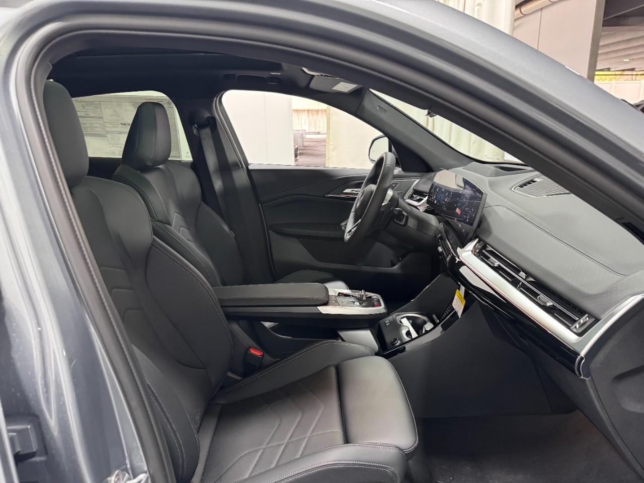 BMW X2 Vehicle Full-screen Gallery Image 17