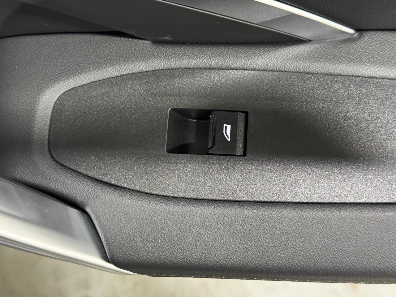 BMW X2 Vehicle Full-screen Gallery Image 21