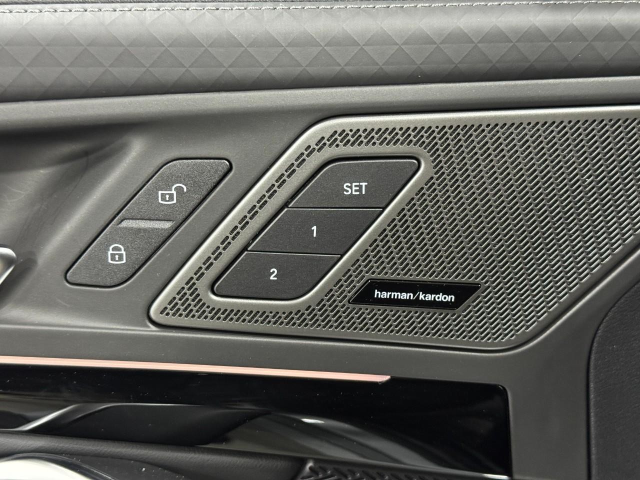 BMW X2 Vehicle Full-screen Gallery Image 22