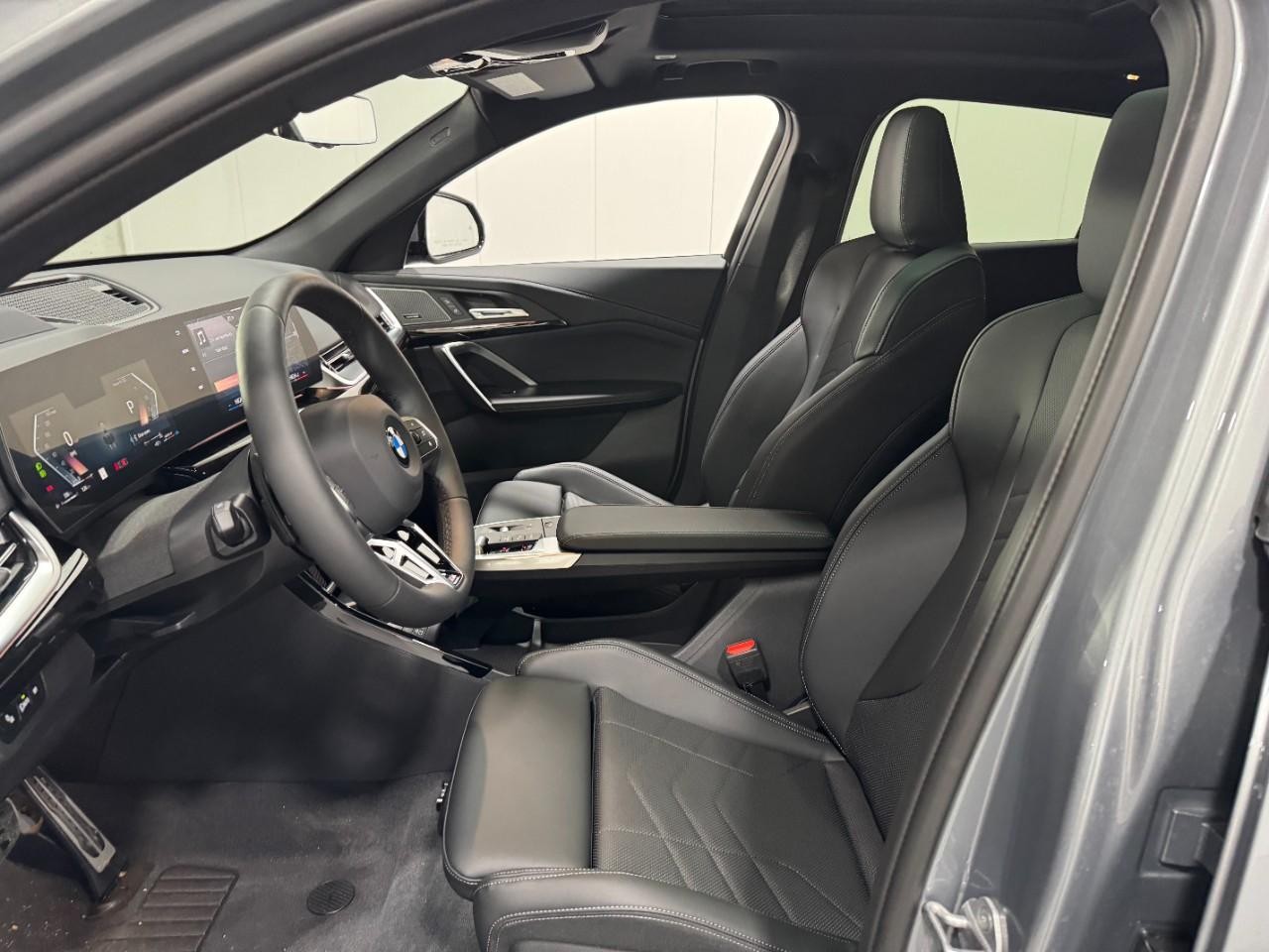 BMW X2 Vehicle Full-screen Gallery Image 25