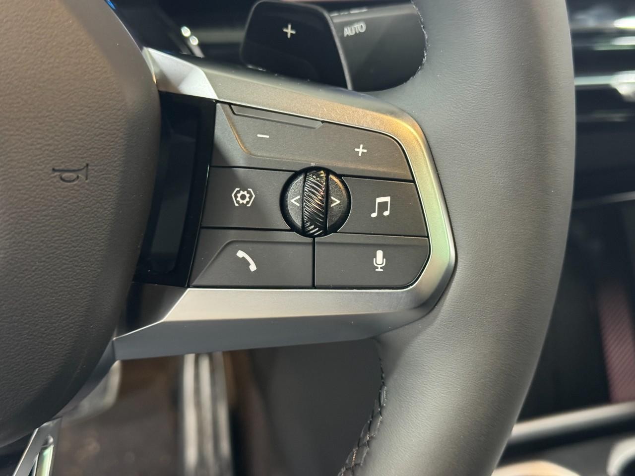 BMW X2 Vehicle Full-screen Gallery Image 30