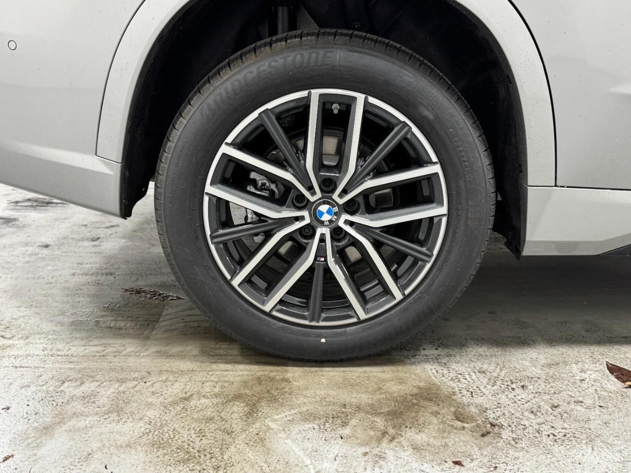 BMW X1 Vehicle Full-screen Gallery Image 5