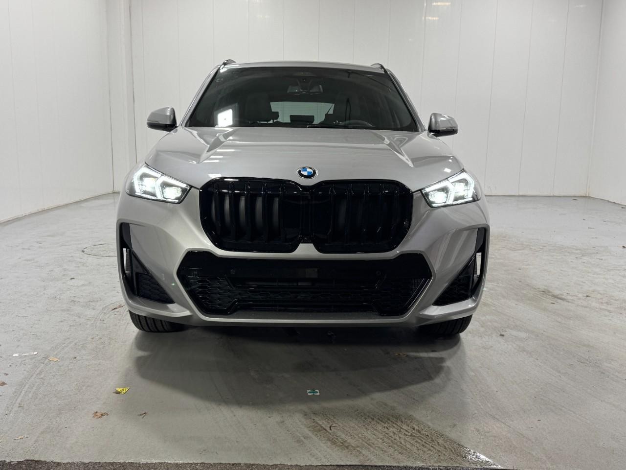 BMW X1 Vehicle Full-screen Gallery Image 7