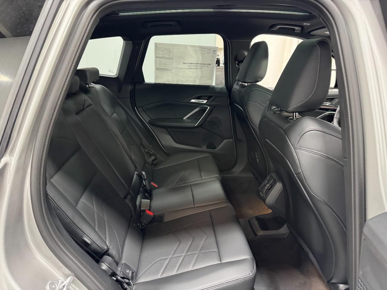 BMW X1 Vehicle Full-screen Gallery Image 10