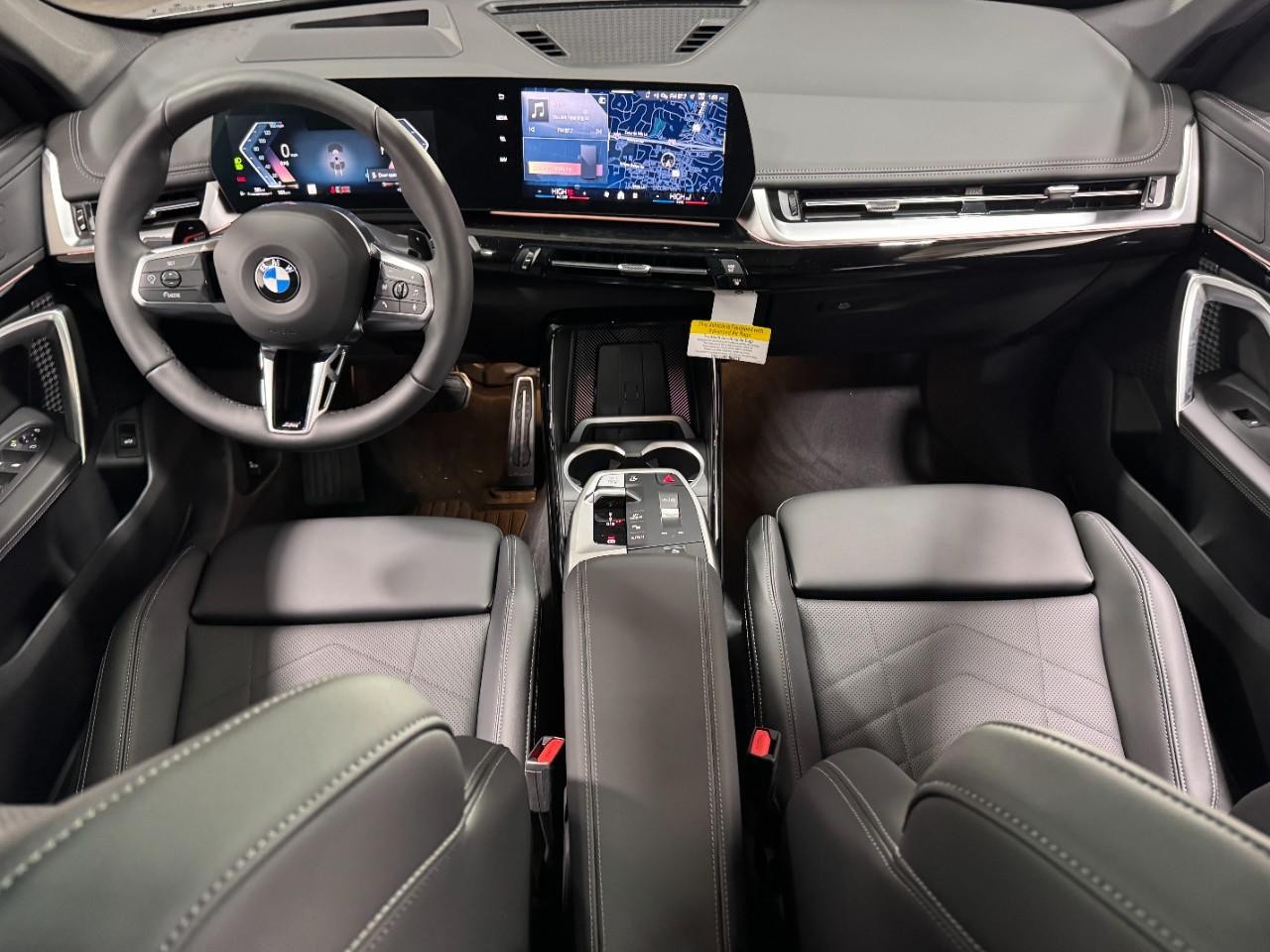 BMW X1 Vehicle Full-screen Gallery Image 12