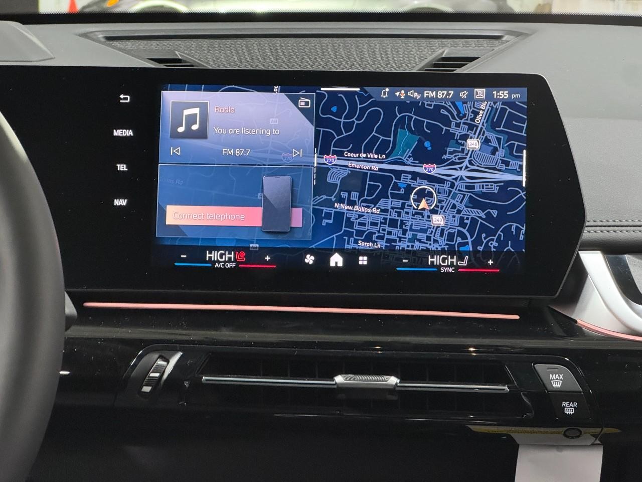 BMW X1 Vehicle Full-screen Gallery Image 14