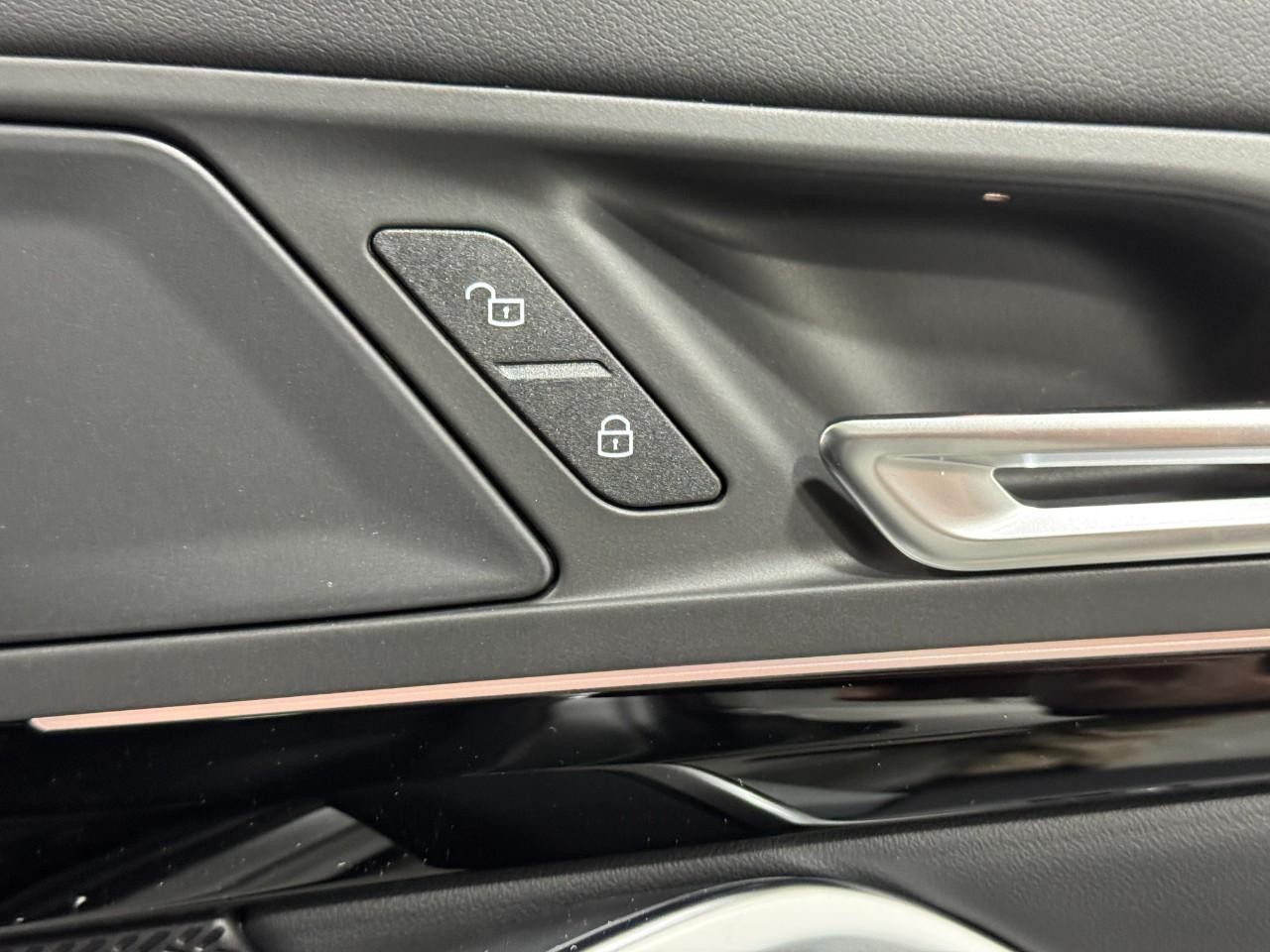 BMW X1 Vehicle Full-screen Gallery Image 19