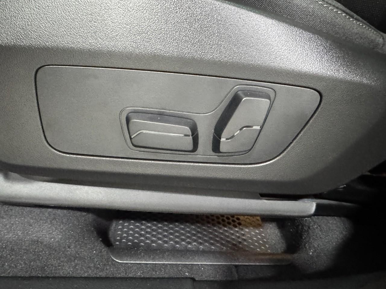 BMW X1 Vehicle Full-screen Gallery Image 26