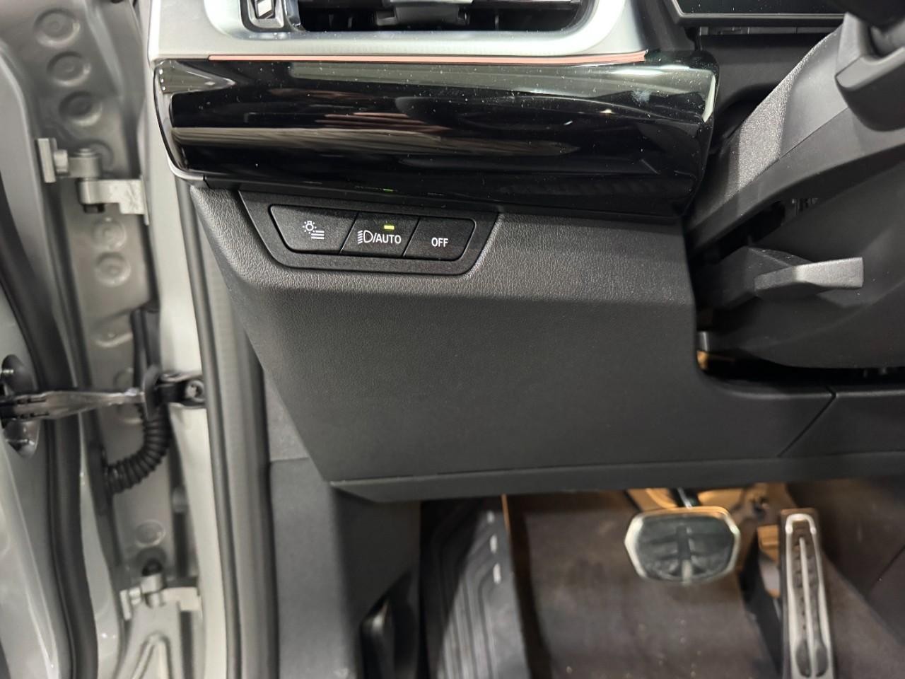 BMW X1 Vehicle Full-screen Gallery Image 27