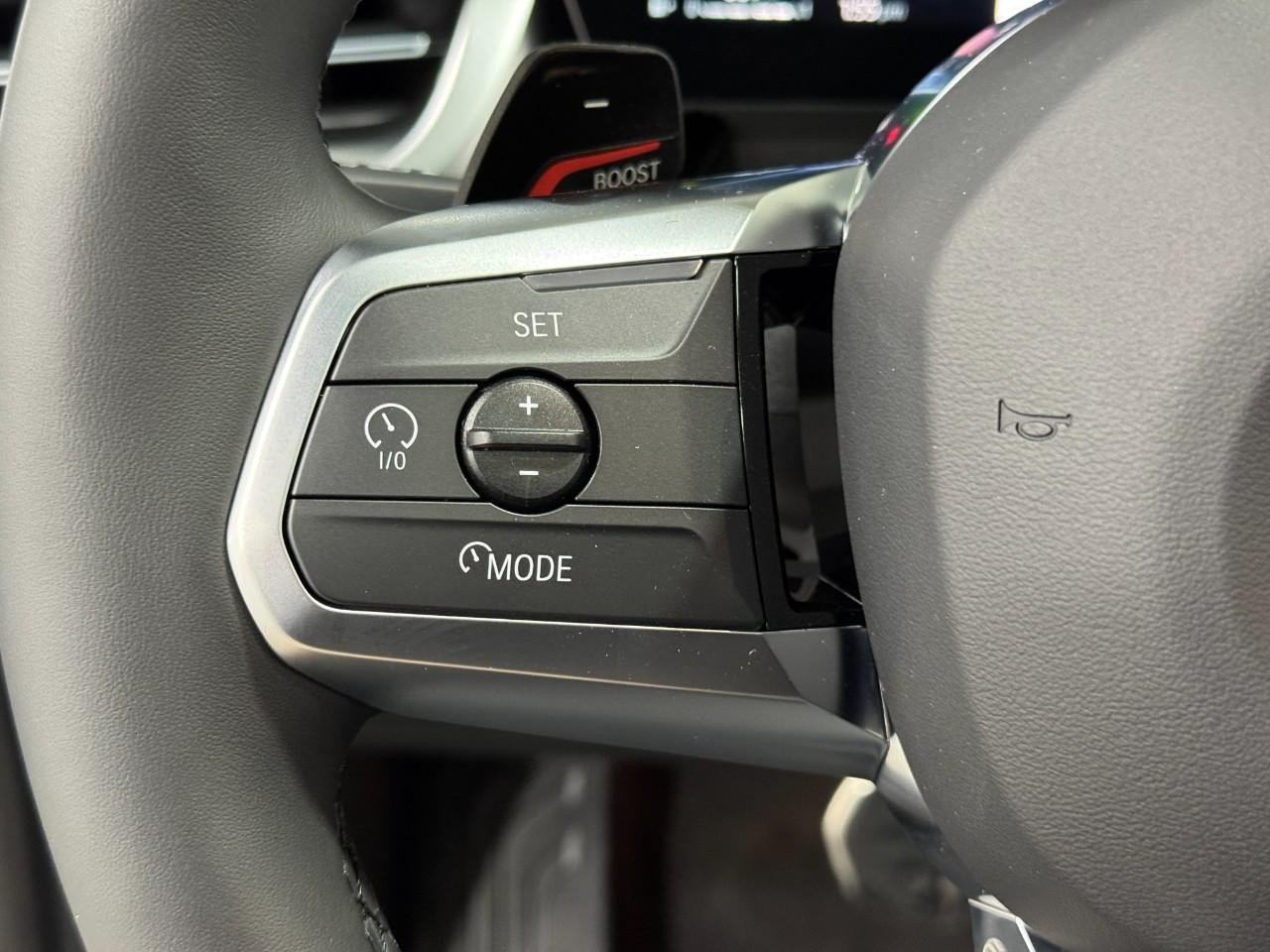 BMW X1 Vehicle Full-screen Gallery Image 28