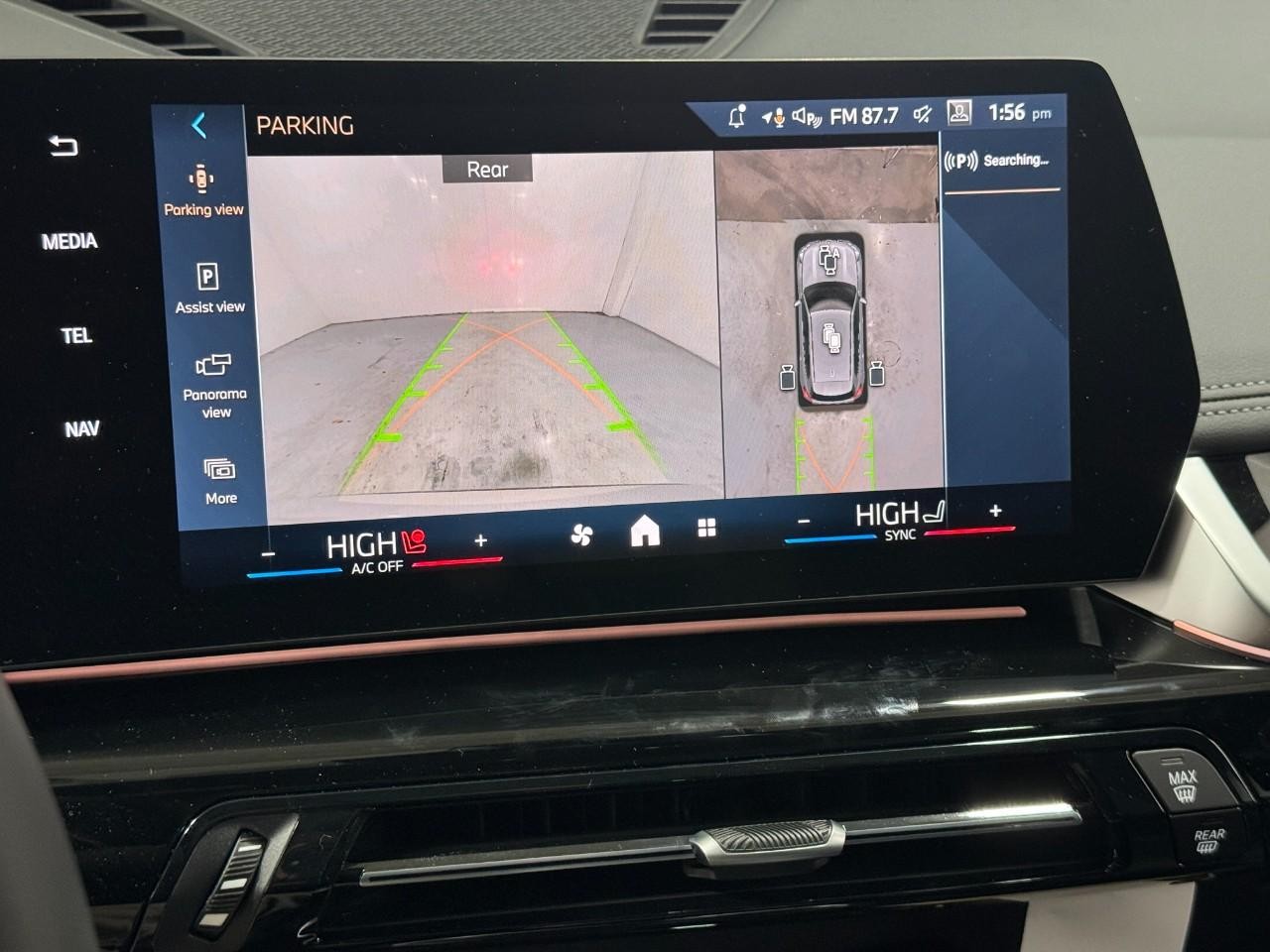 BMW X1 Vehicle Full-screen Gallery Image 31