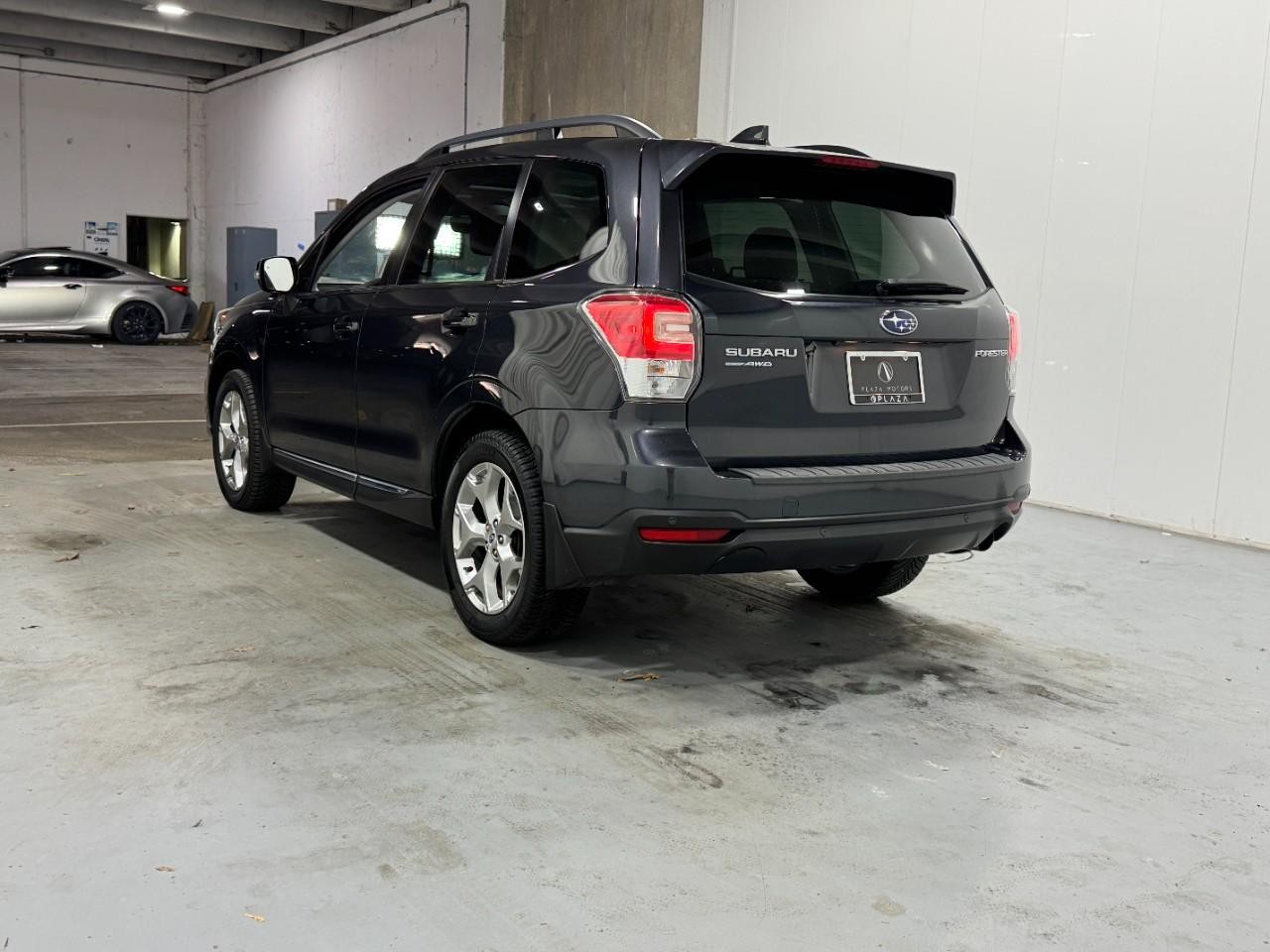 Subaru Forester Vehicle Full-screen Gallery Image 3