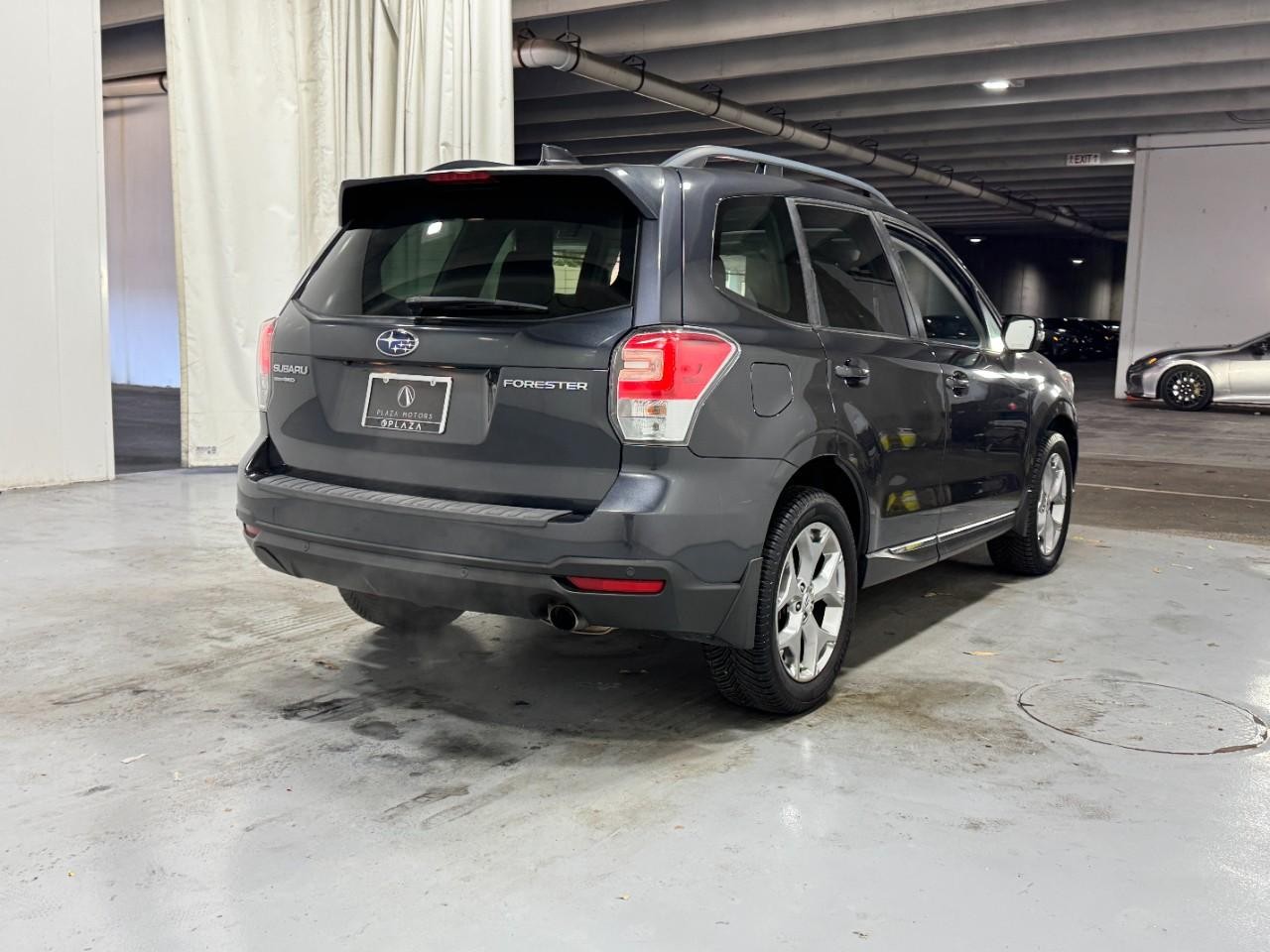 Subaru Forester Vehicle Full-screen Gallery Image 4