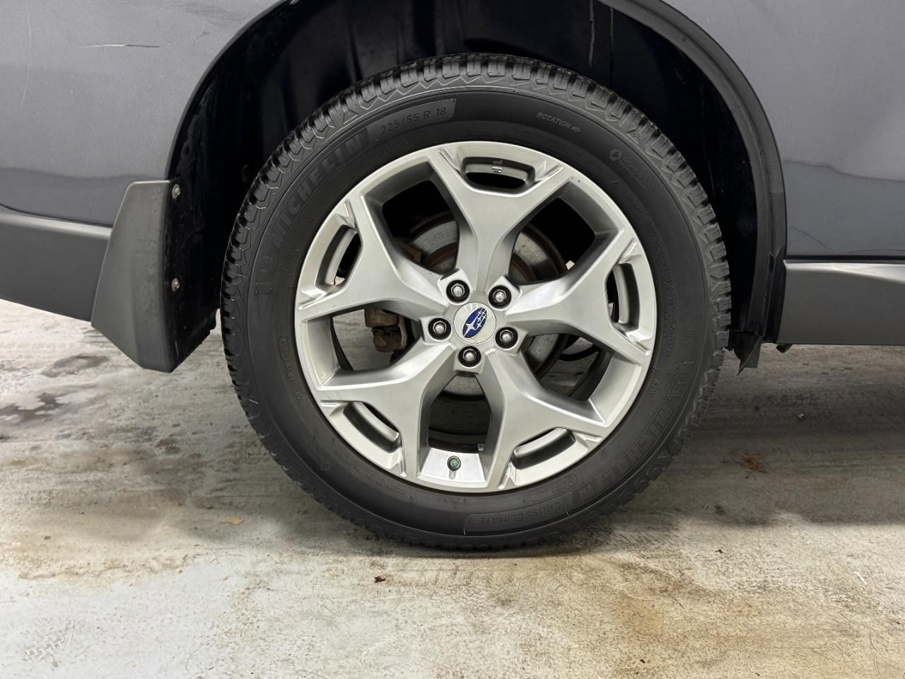 Subaru Forester Vehicle Full-screen Gallery Image 5