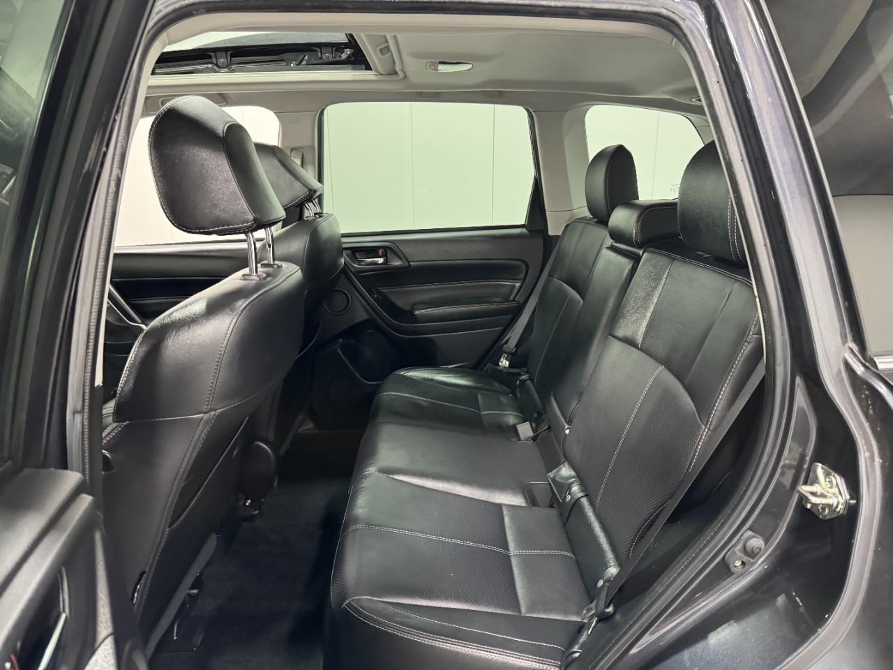 Subaru Forester Vehicle Full-screen Gallery Image 8