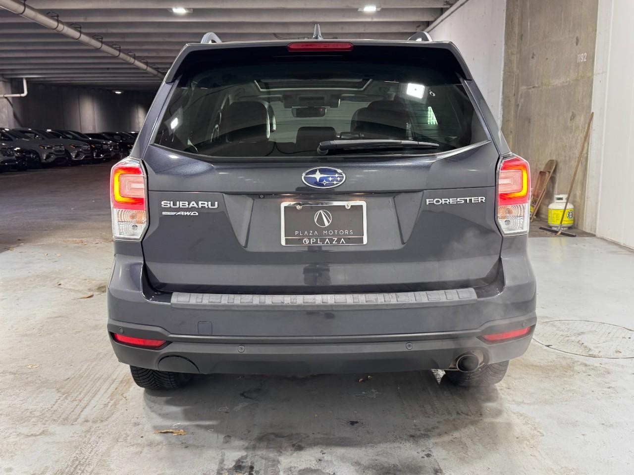 Subaru Forester Vehicle Full-screen Gallery Image 9