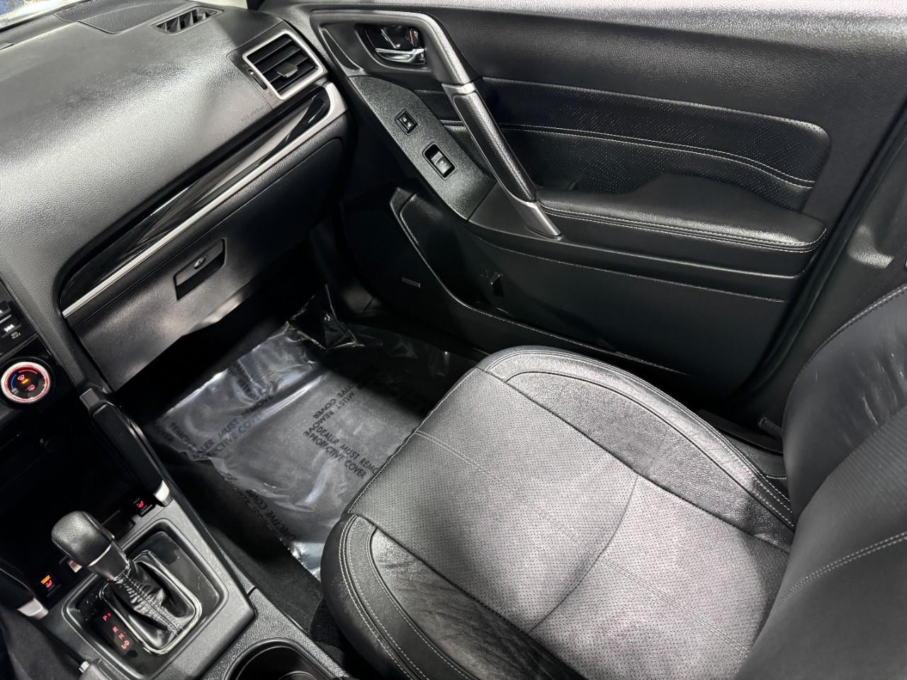 Subaru Forester Vehicle Full-screen Gallery Image 17