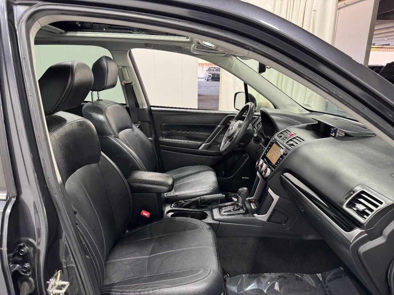 Subaru Forester Vehicle Full-screen Gallery Image 18