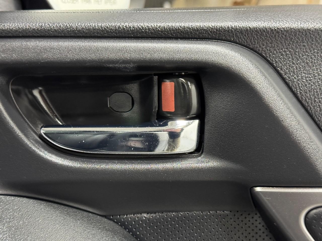 Subaru Forester Vehicle Full-screen Gallery Image 21