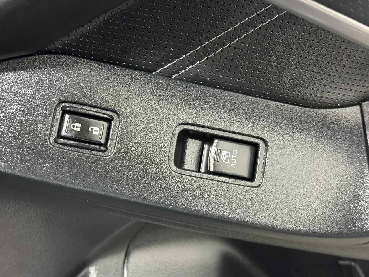 Subaru Forester Vehicle Full-screen Gallery Image 22