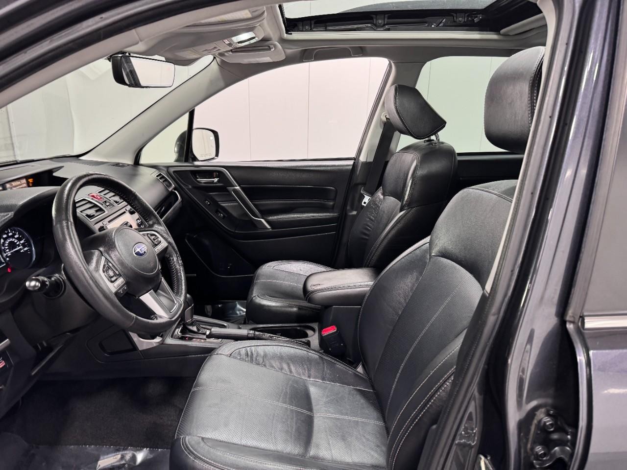 Subaru Forester Vehicle Full-screen Gallery Image 26