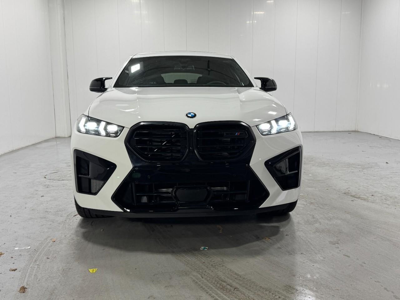 BMW X6 M Vehicle Full-screen Gallery Image 7