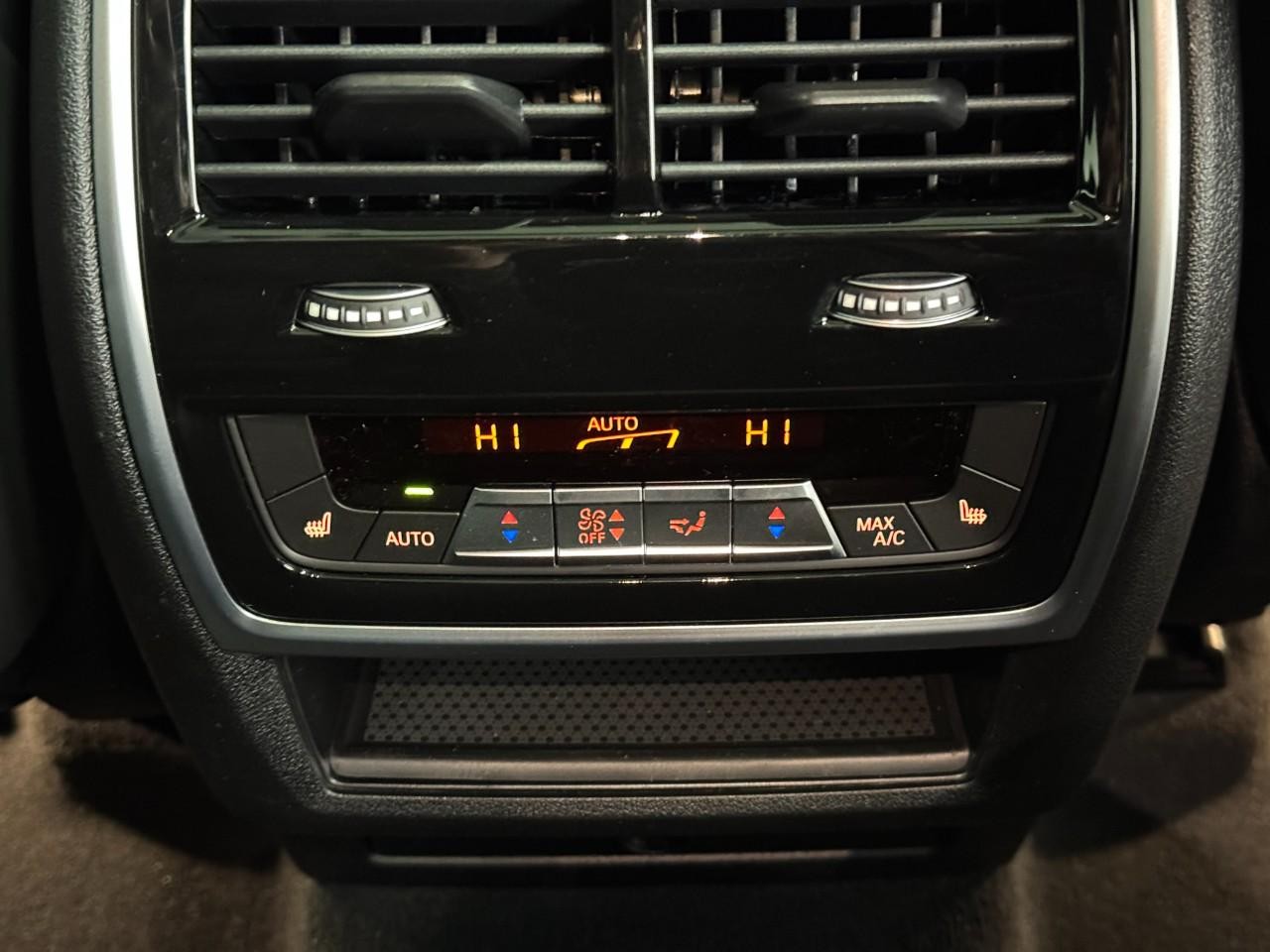 BMW X6 M Vehicle Full-screen Gallery Image 11