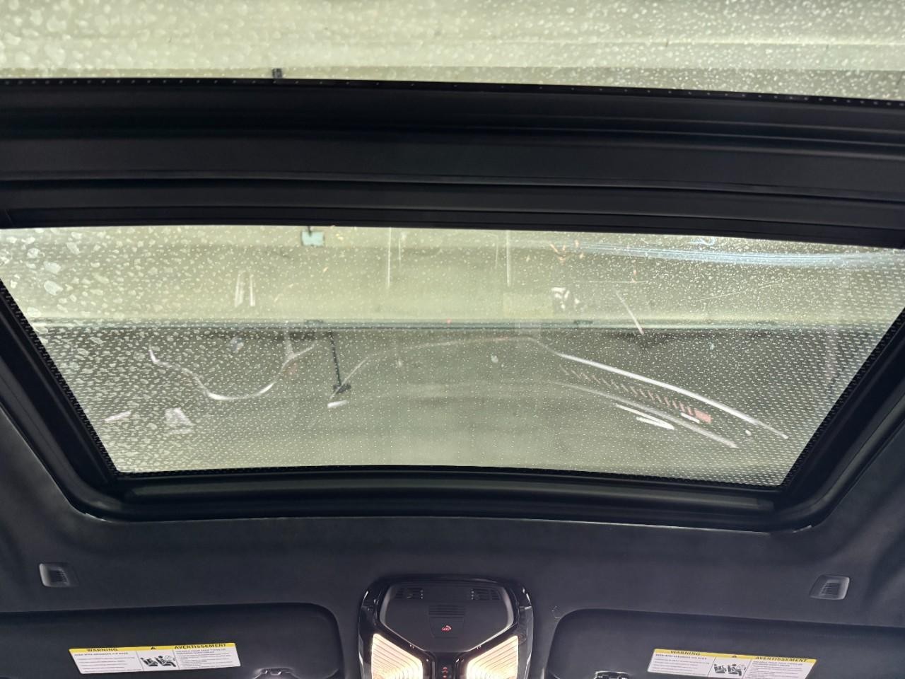 BMW X6 M Vehicle Full-screen Gallery Image 12