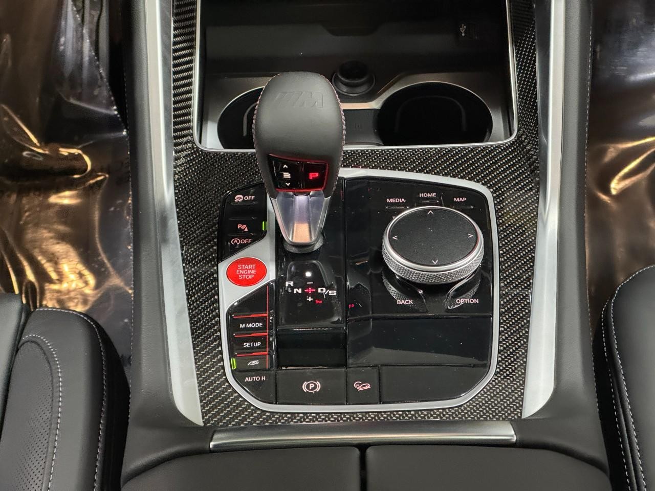 BMW X6 M Vehicle Full-screen Gallery Image 16