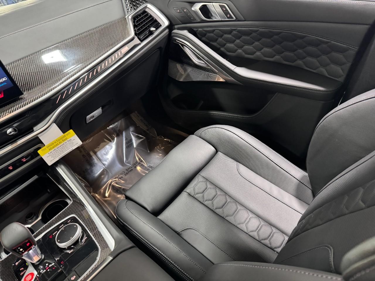 BMW X6 M Vehicle Full-screen Gallery Image 17