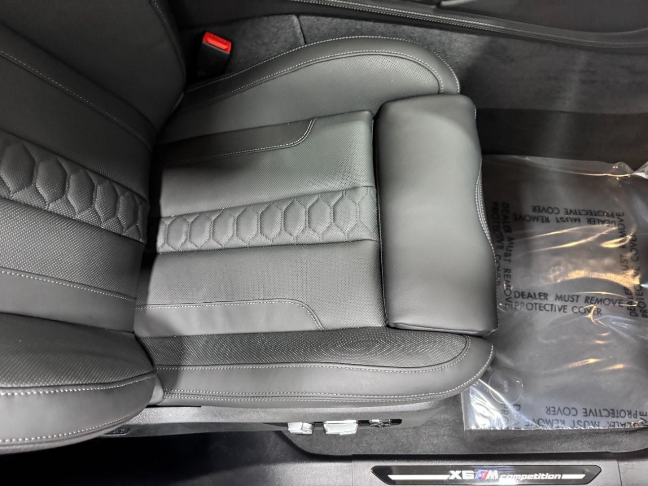 BMW X6 M Vehicle Full-screen Gallery Image 19