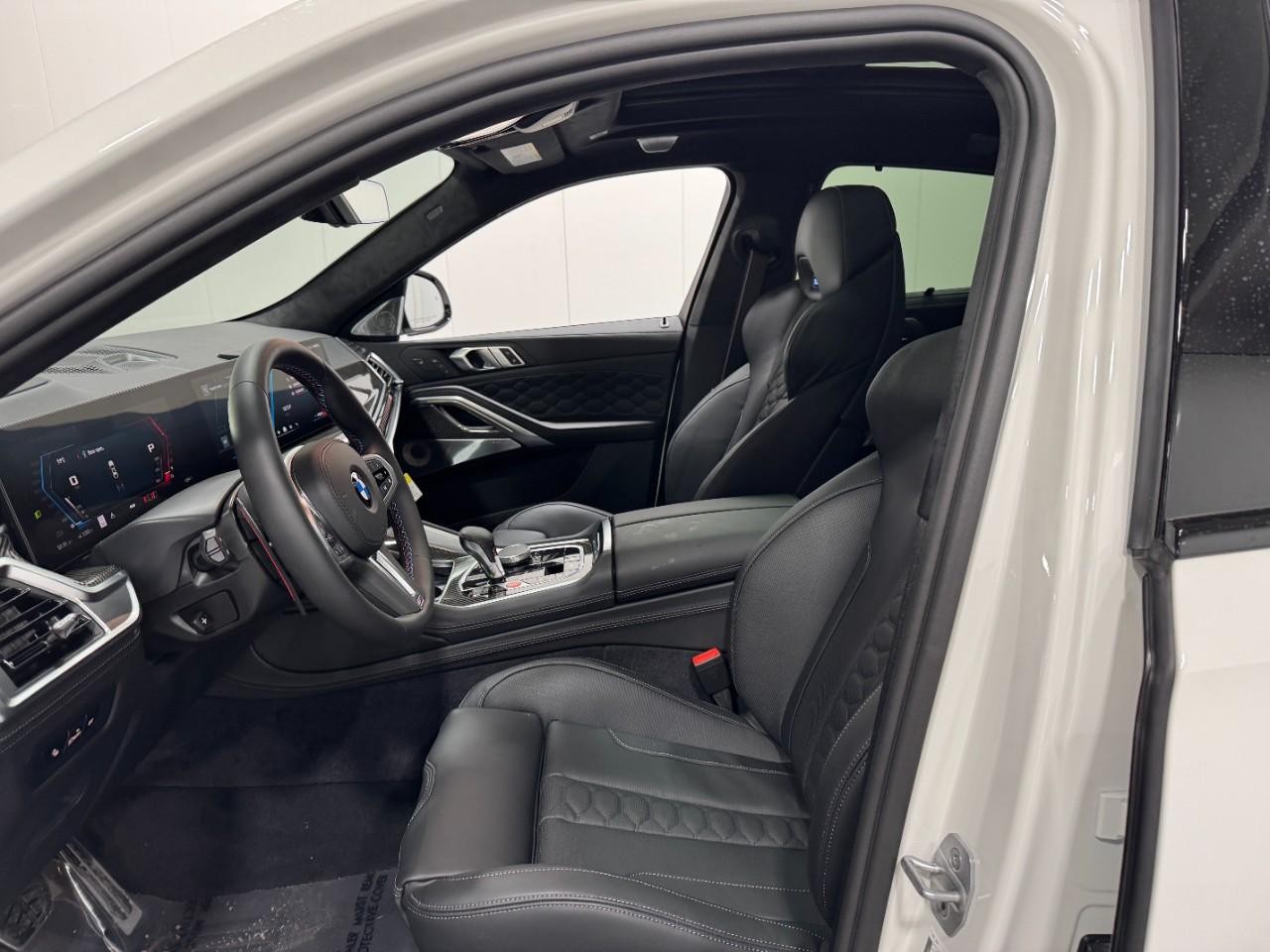 BMW X6 M Vehicle Full-screen Gallery Image 28