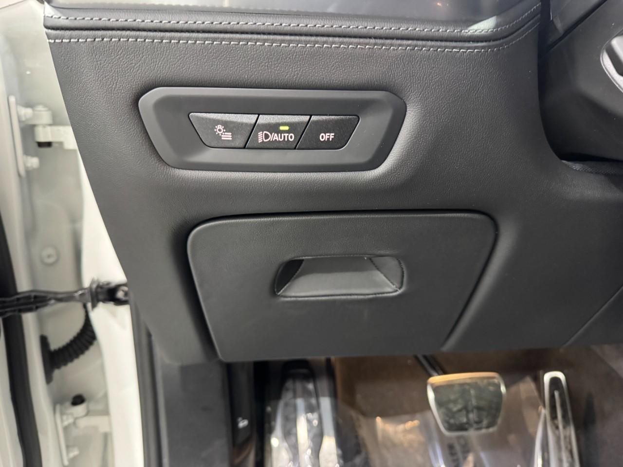 BMW X6 M Vehicle Full-screen Gallery Image 31