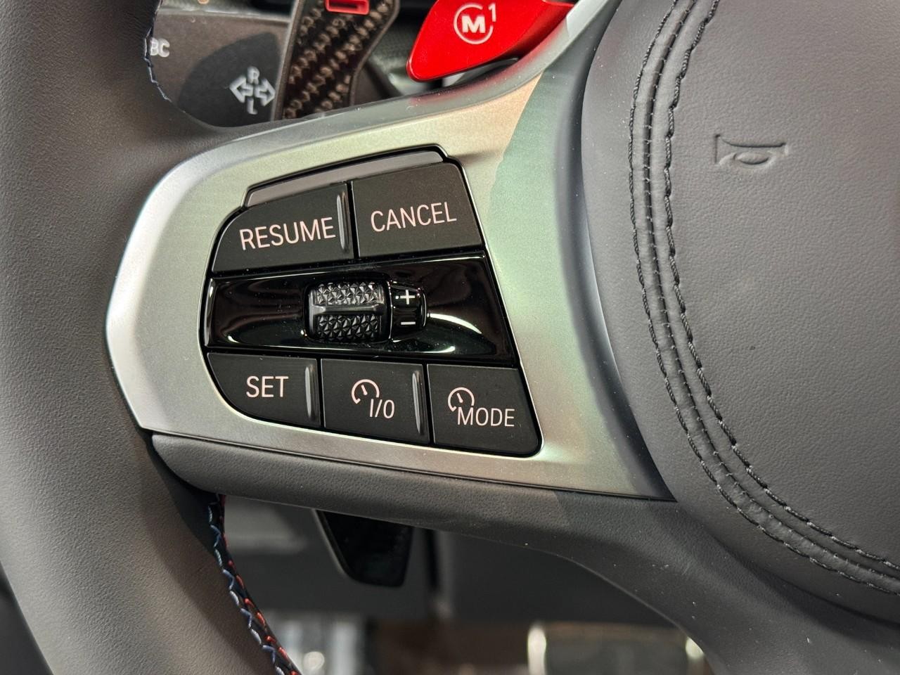 BMW X6 M Vehicle Full-screen Gallery Image 32